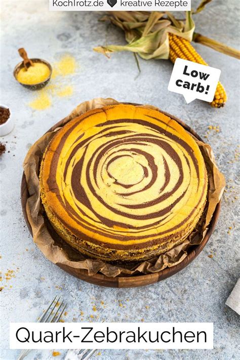 Fotocollage: Ausgewählte 28-cm-Springform-Kuchen (Käsekuchen, Zebrakuchen, Obst-Schmand)