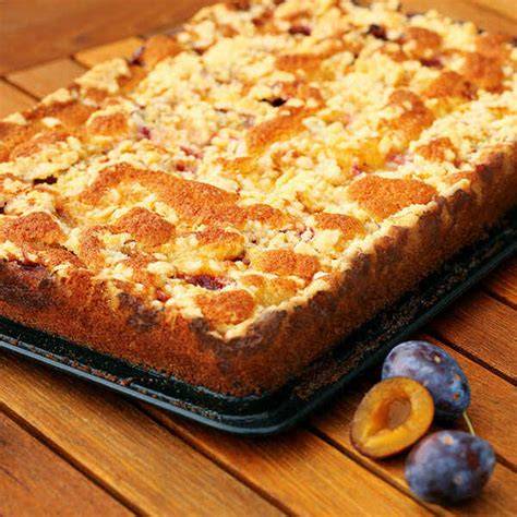 Fotocollage: Obstvarianten (Kirschen, Marillen, Zwetschgen, Beeren) für Blechkuchen
