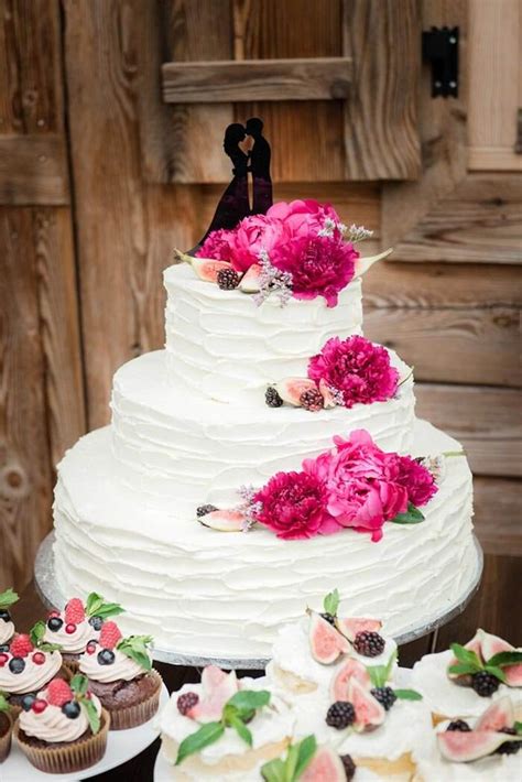 Fotocollage von Hochzeitstorten und Motivkuchen bekannter Solinger Konditoreien