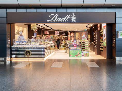 Fotografie: Schlange vor Lindt Boutique beim Dubai-Schokolade-Verkauf