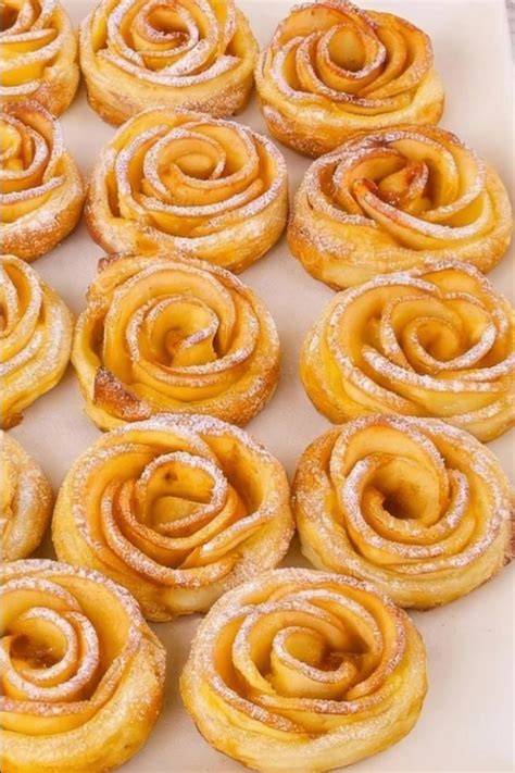 Fotoreihe: Apfelrosen mit Pink Lady - Blätterteigstreifen, Aufrollen, Backen