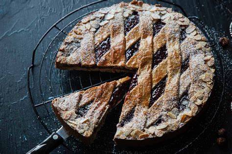 Fotos moderner und traditioneller Linzer Torten aus verschiedenen Ländern