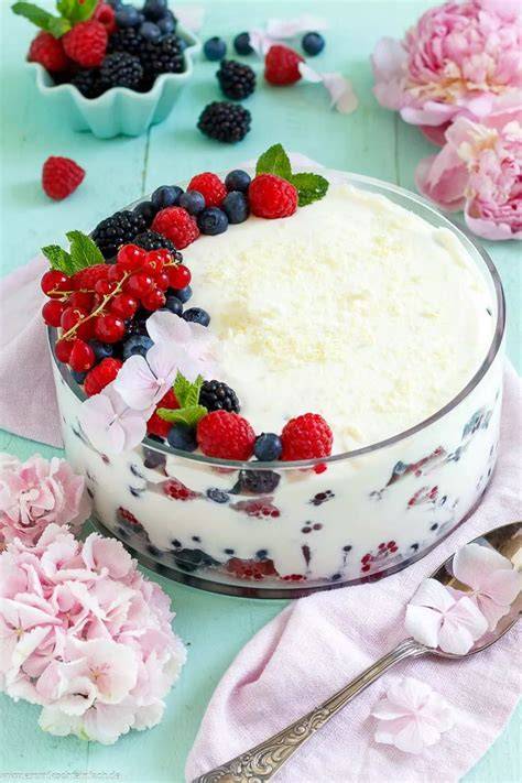 Früchte-Quark-Dessert mit Beeren