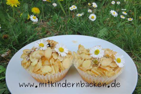 Frühling: Erdbeerkuchen und Gänseblümchenmuffins