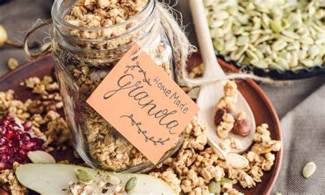 Frühstück Granola Trockenmischung mit Nüssen und Kernen