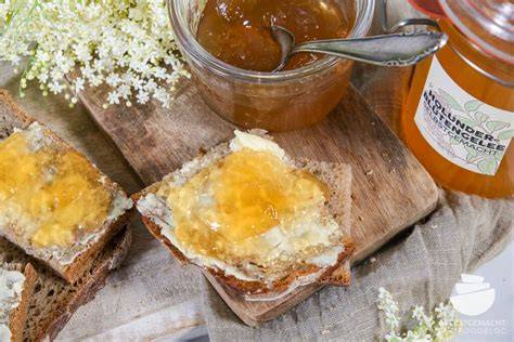Frühstück mit Holunderblütengelee