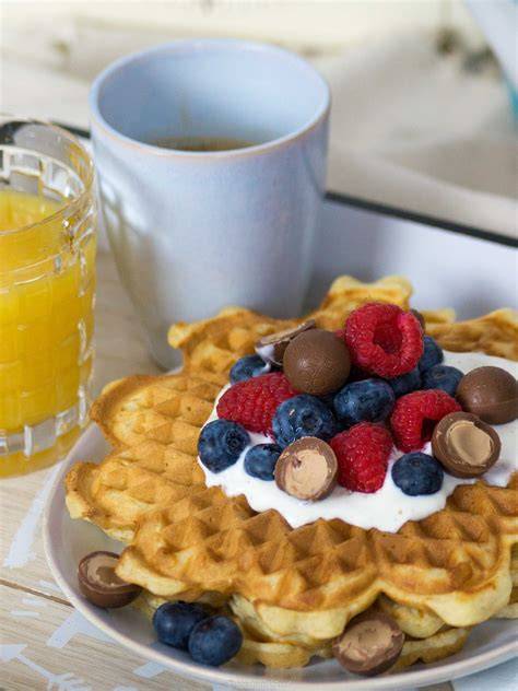 Frühstück mit Johann Lafers Waffeln und frischen Beeren
