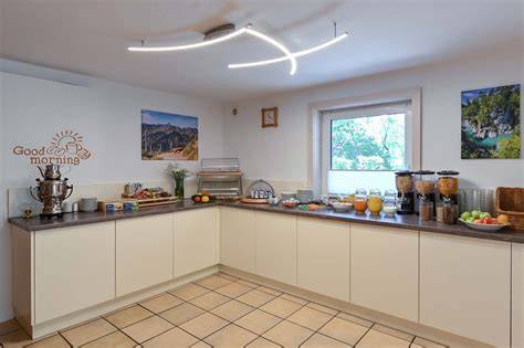 Frühstücksraum und Buffet in der Müritz-Pension