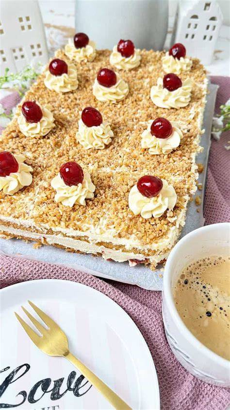 Frankfurter Kranz Schnitten mit Krokant und Kirschen