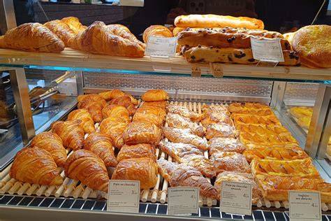Französische Bäckerei mit frischen Croissants in Amsterdam