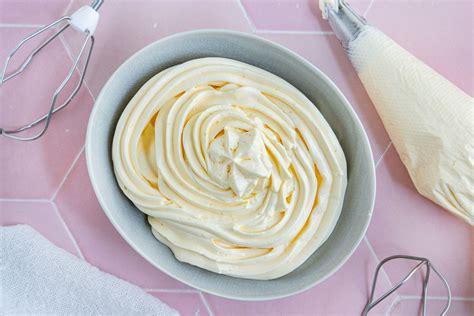 Französische Buttercreme auf Torte