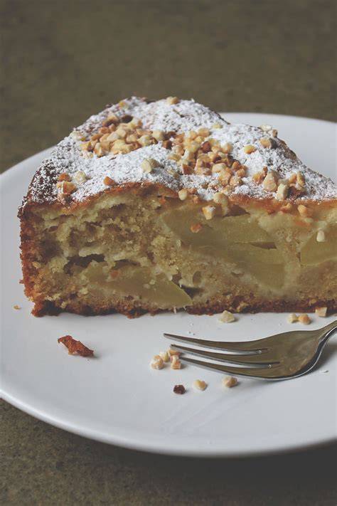 Französischer Apfelkuchen mit Crème Fraîche und Mandeln