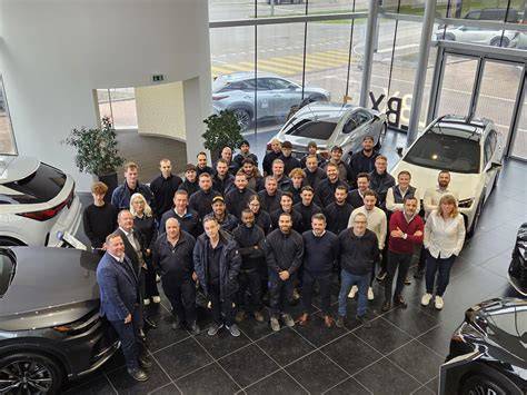 Frey Unternehmensgebäude und Team