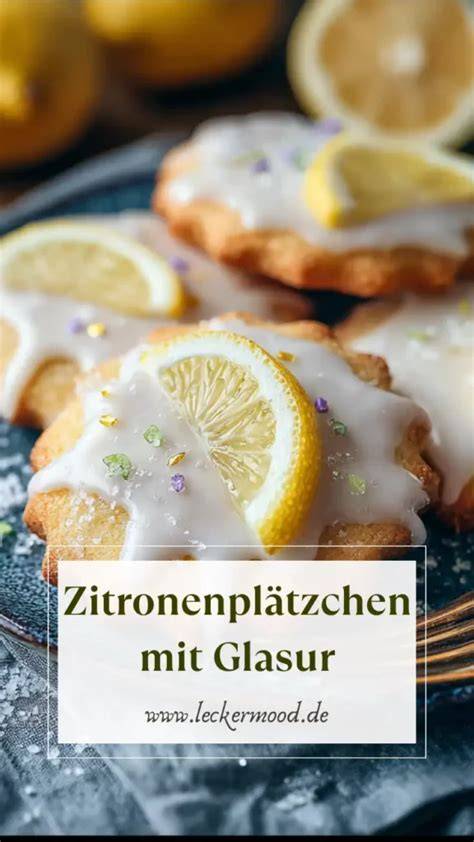 Frisch ausgekühlte Zitronenplätzchen mit Zitronenglasur und bunten Sommerstreuseln
