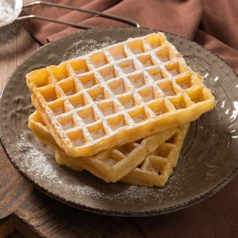 Frisch gebackene Brüsseler Waffeln zum Servieren