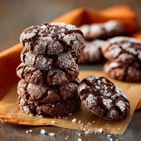 Frisch gebackene Erdnussbutter-Marmeladen-Cookies mit saftigem Kern