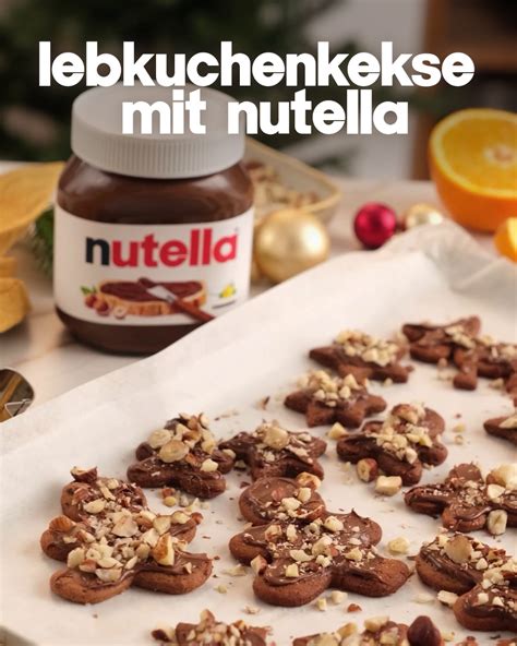 Frisch gebackene Lebkuchen auf Kuchengitter mit Pistazien