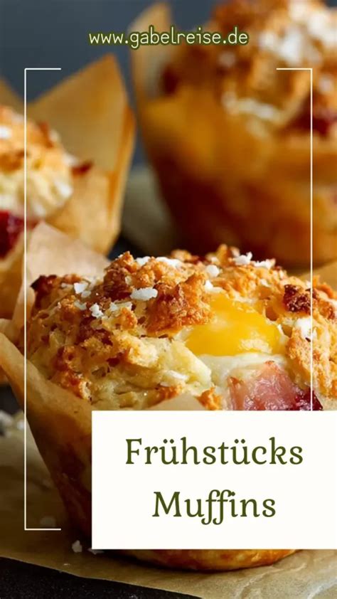 Frisch gebackene Muffins aus dem Ofen, fertig zum Abkühlen