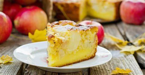 Frisch gebackener Apfel-Schmand-Kuchen