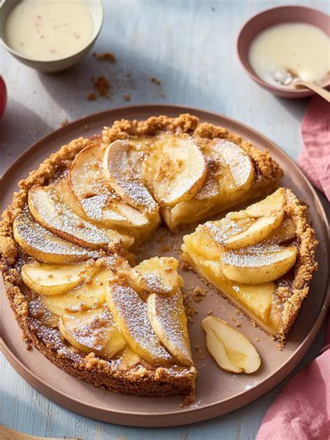 Frisch gebackener Apfelkuchen mit Vanillestreuseln und Zutaten