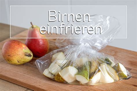Frisch geerntete Birnen und Vorbereitung zum Einfrieren