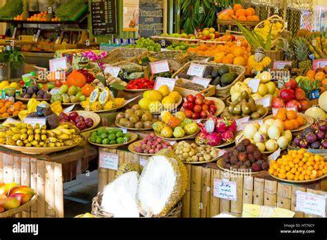 Frisch geerntete Früchte auf dem Viktualienmarkt