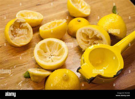 Frisch gepresste Zitronen, Schale und Saft, Infografik zu Gussvarianten