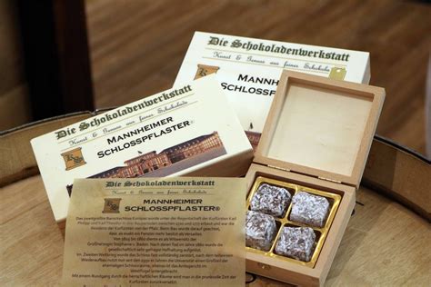 Frisch verpackte Mannheimer Schlosspflaster Pralinen mit Etikett