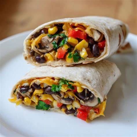 Frisch zubereitete Burritos mit buntem Gemüse
