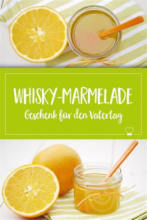 Frisch zubereitete Marmelade mit Whisky in Gläsern