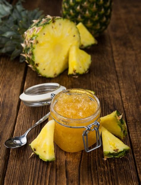 Frisch zubereitete Wildfruchtmarmelade