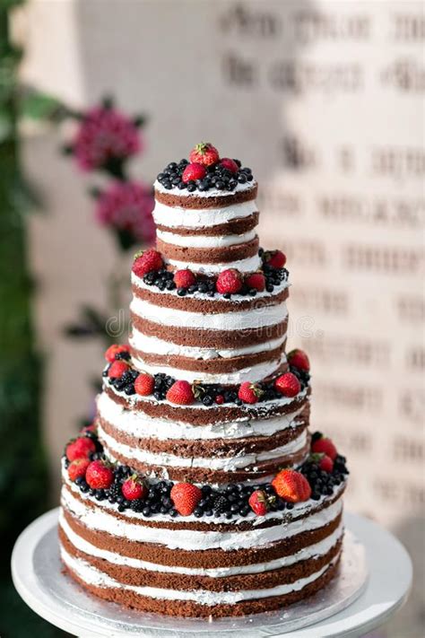 Frische Beeren auf einer Torte