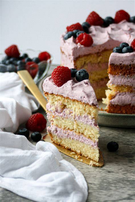 Frische Beeren mit Sauerrahm-Creme