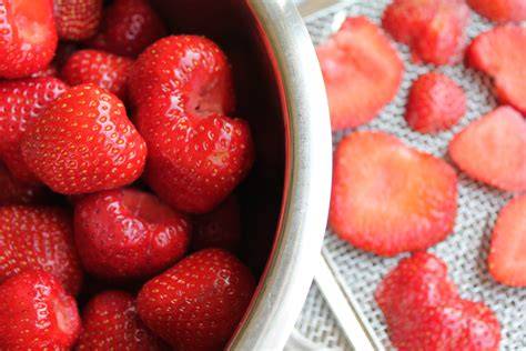 Frische Erdbeeren in Scheiben für Topping
