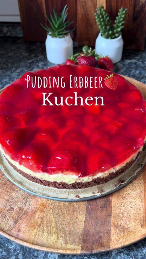 Frische Erdbeeren zum Belegen auf Puddingkuchen
