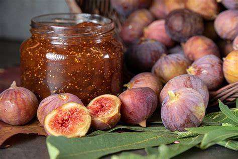 Frische Feigen mit Rotwein und Schokolade
