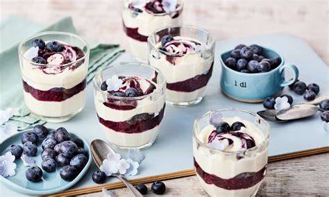 Frische Heidelbeeren mit Limetten und Mascarpone
