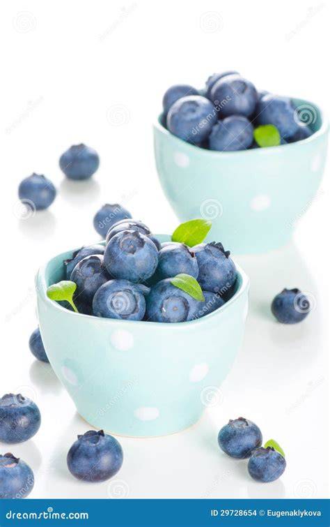Frische Heidelbeeren und Quark in einer Schüssel