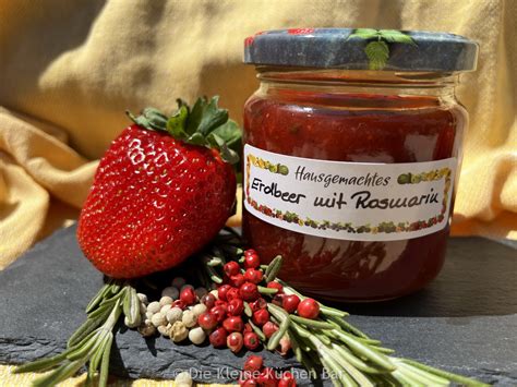 Frische Heidelbeeren und Rosmarin - Zutaten für die Marmelade