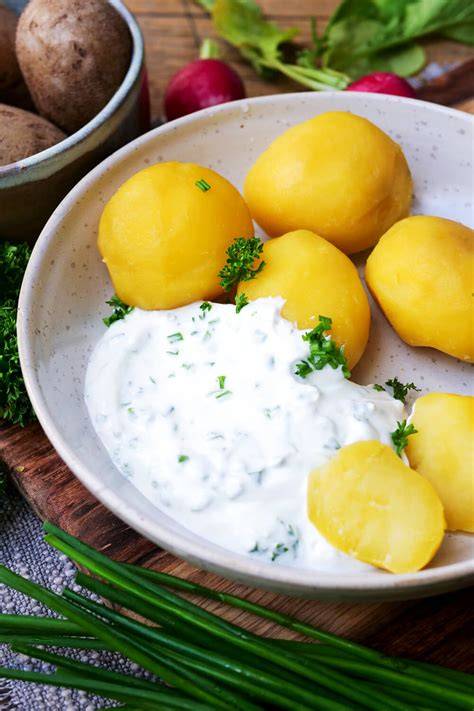 Frische Herbstäpfel und Quark als Zutaten