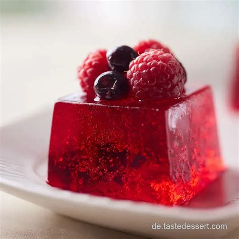 Frische Himbeeren und Agar Agar Zutaten für vegane Götterspeise