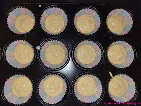 Frische Karamell-Muffins in Muffinförmchen