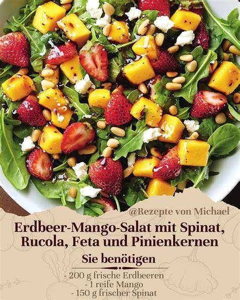 Frische Mango und Erdbeeren in einer Schüssel