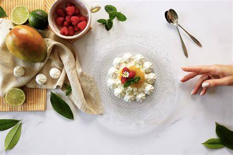 Frische Mango und Himbeeren zur Pralinenfüllung