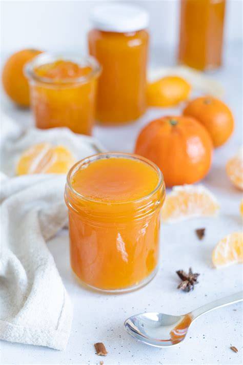 Frische Orangenwürfel für die Marmelade