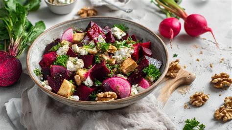 Frische Rote Bete und Äpfel zur Marmeladenzubereitung