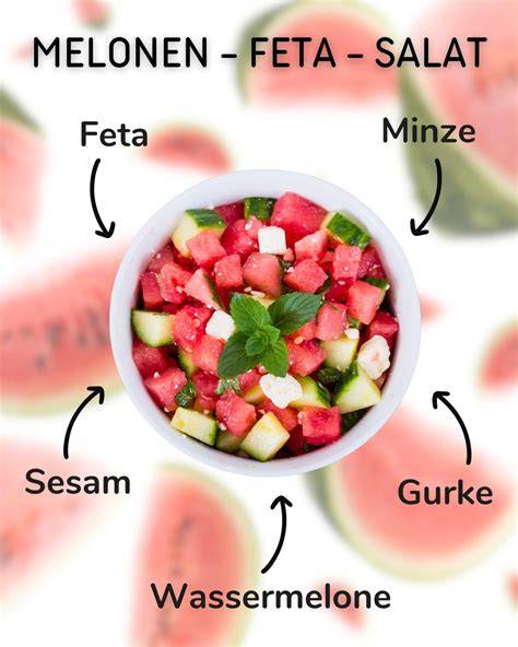 Frische Wassermelone halbiert und gewürfelt für Eis