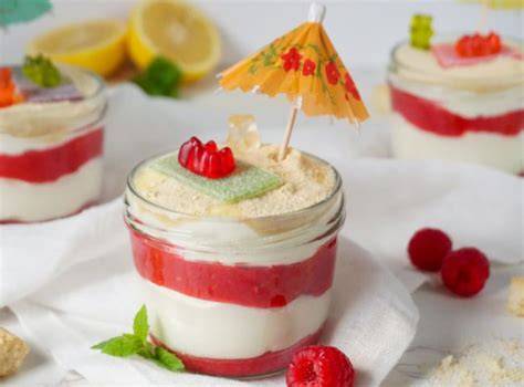 Frische Zitronencreme mit Himbeeren als Topping
