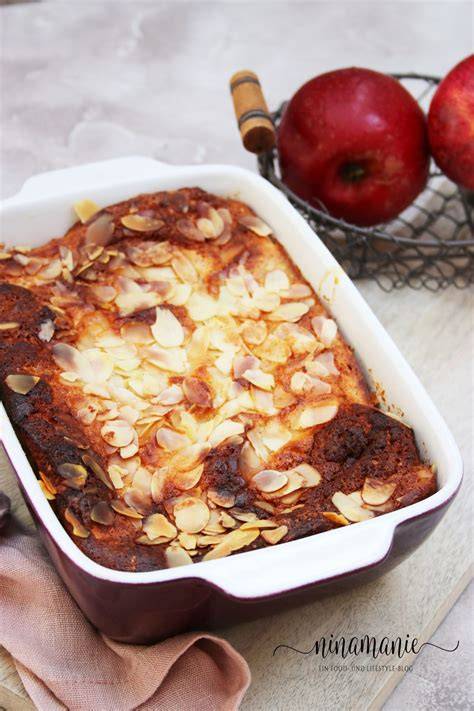 Frische Zutaten: Äpfel, Mandeln, Quark und Kokosblütenzucker