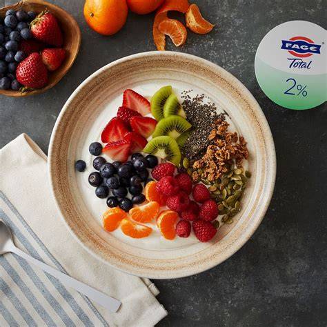 Frischer Ricotta und Joghurt in einer Schüssel